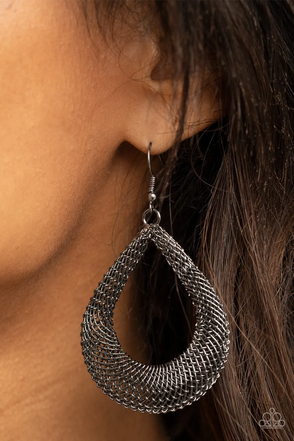 A Hot MESH Black-Earrings