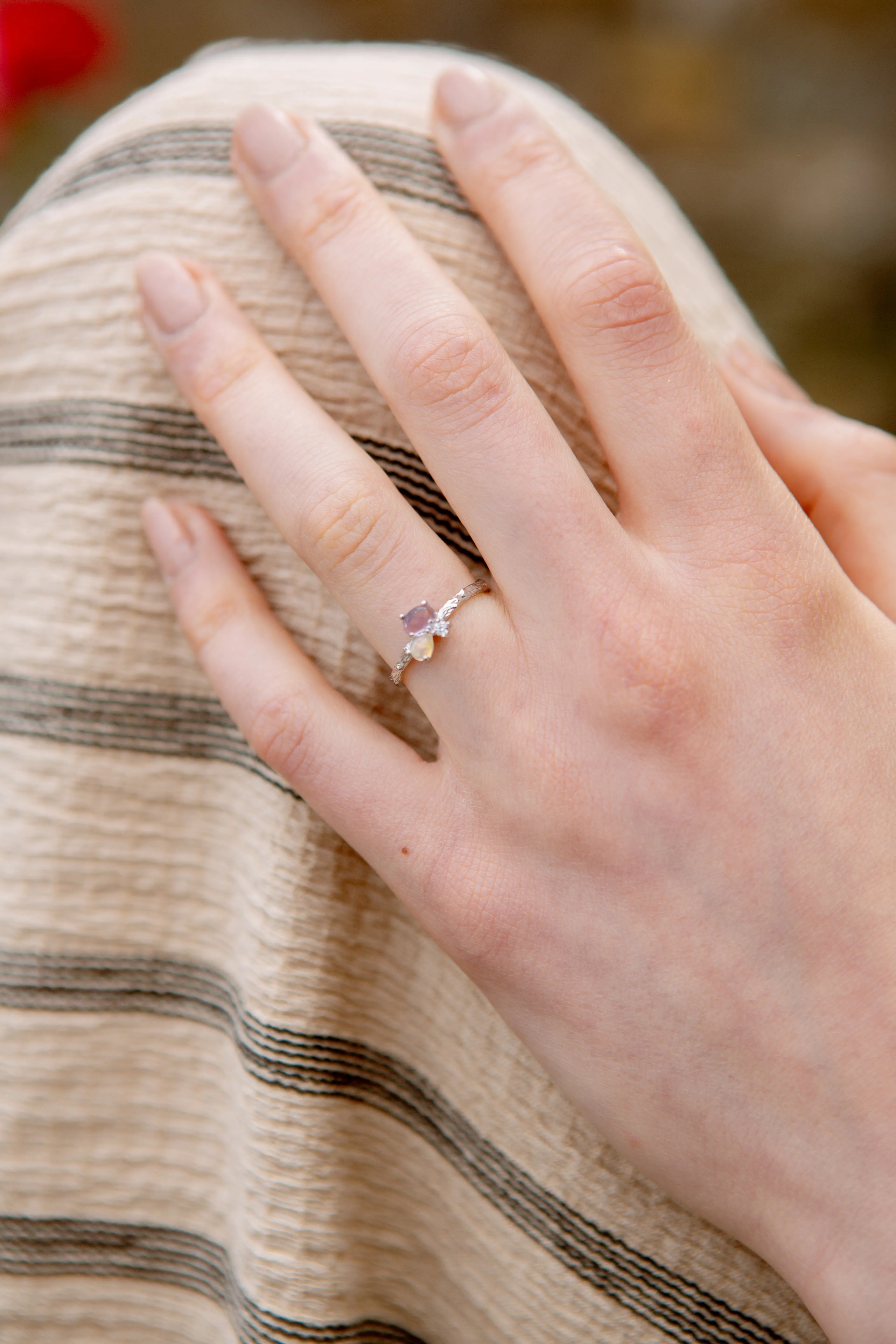 FAE 3-STONE TWIG TEXTURED RING